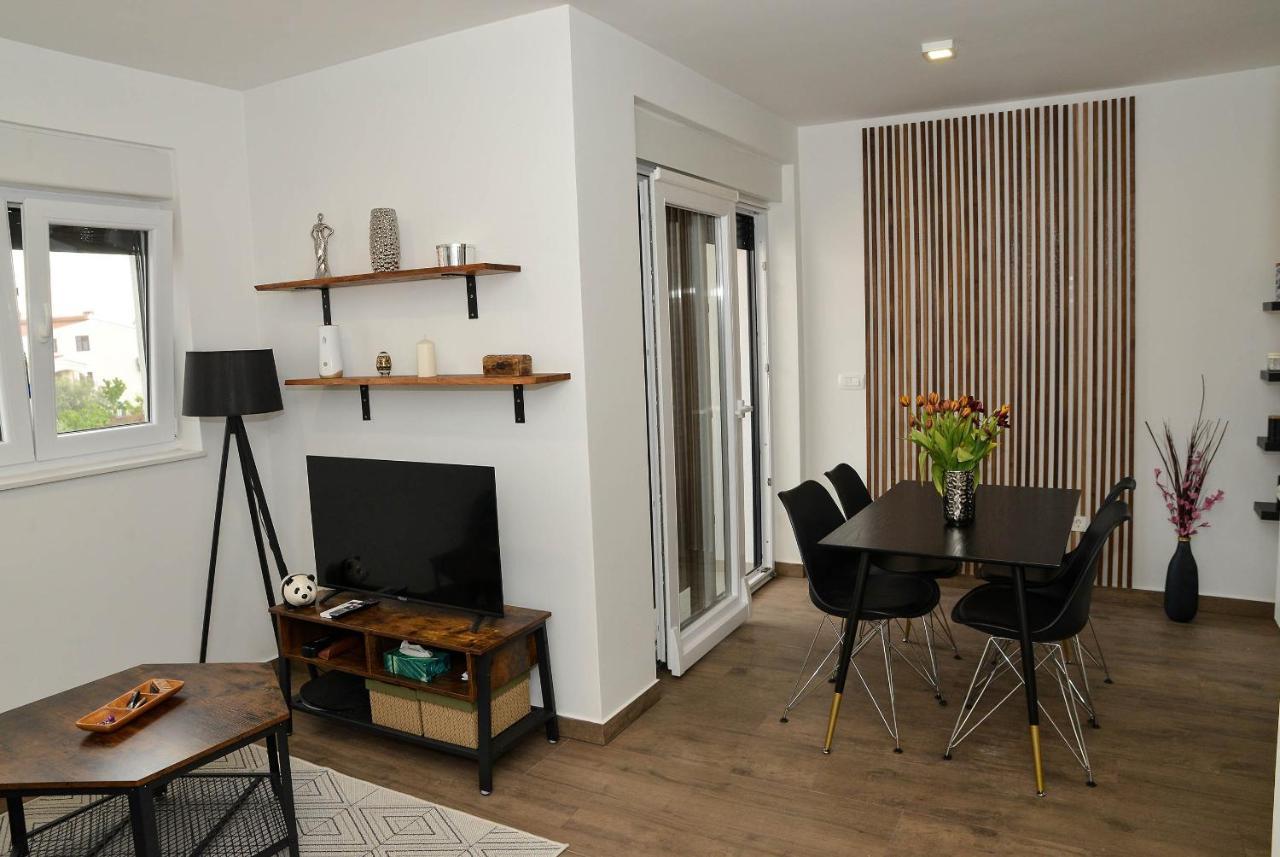Nicole Apartment *