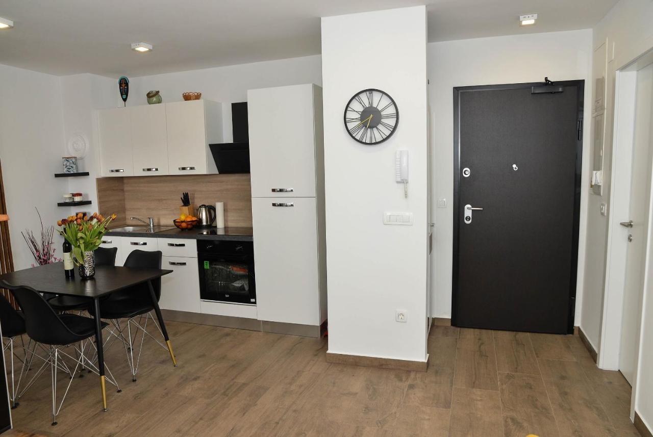 Nicole Apartma *